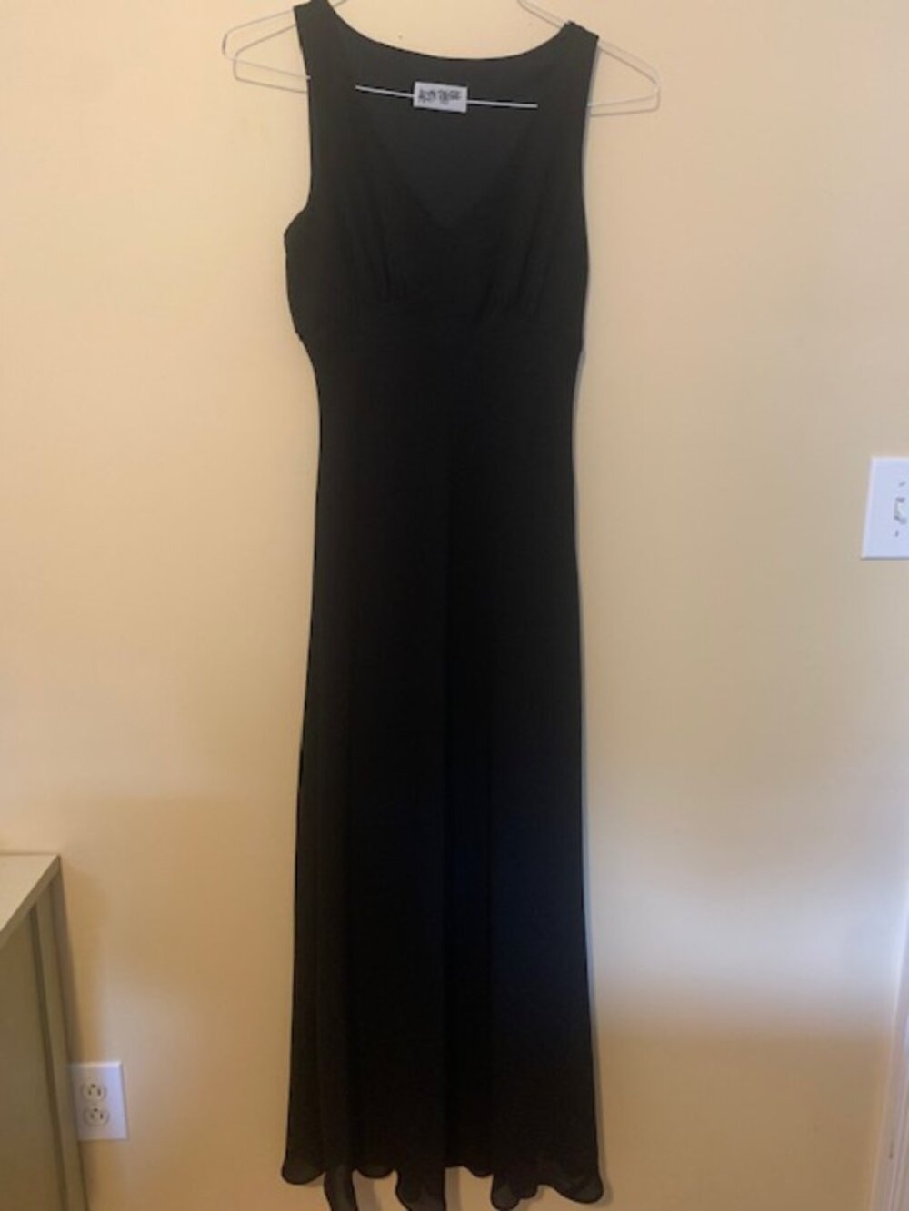 Alyn Paige Black Formal dress, size 8